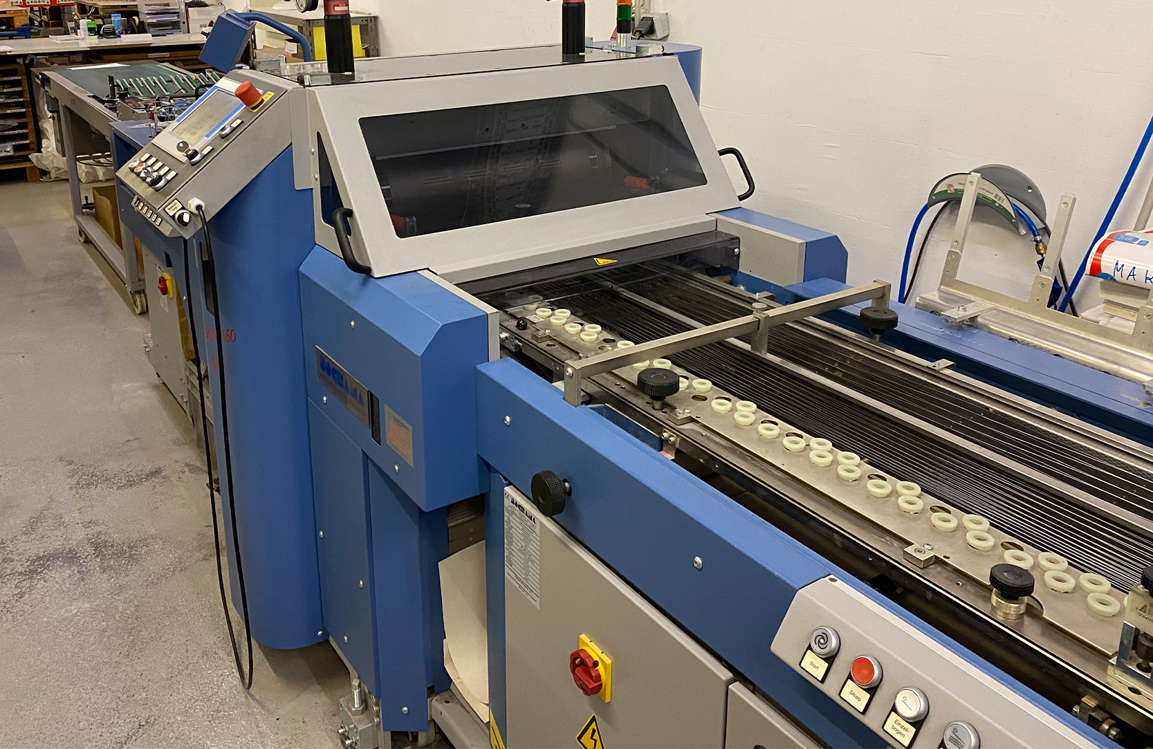 Bild einer Maschine für Stanzen, Anstanzen, Perforieren etc.