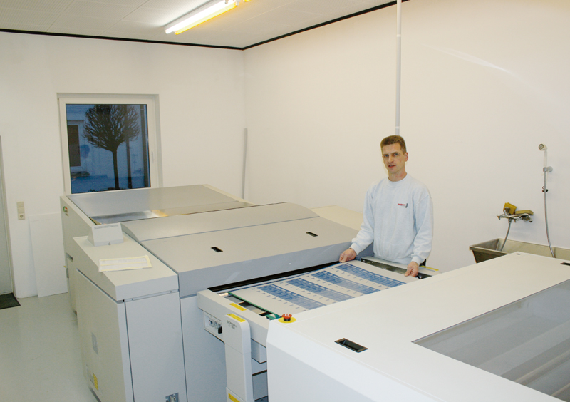 Bernd Rosebrock einer CTP-Druckplattanlage