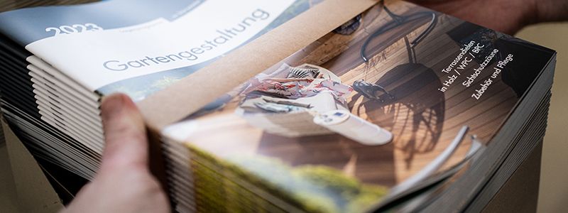 Stappel mit gedruckten Image-Broschüren
